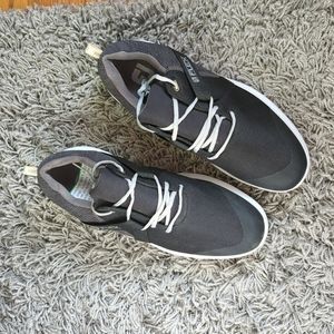 Never worn footjoy golf shoes